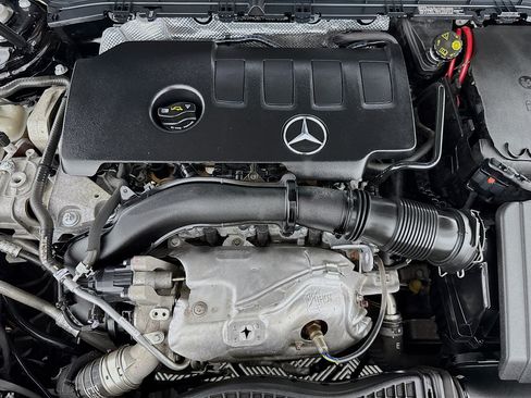 Used 2023 Mercedes-Benz GLB 250 w/ Premium Package image 64