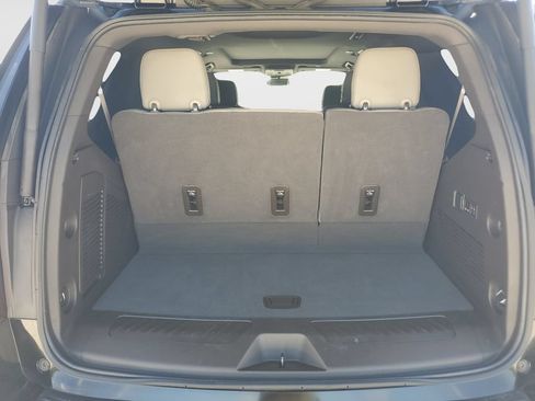 Used 2023 GMC Yukon SLT w/ SLT Premium Package AWD/4WD image 12
