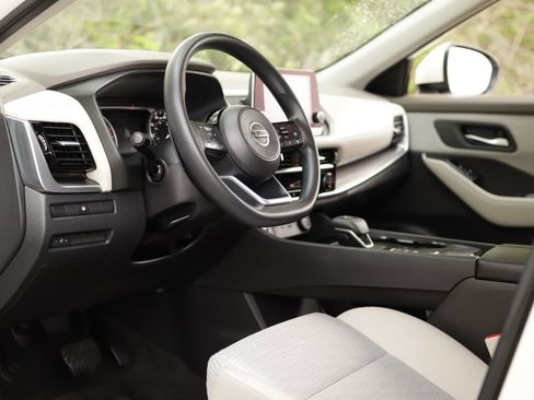 Used 2021 Nissan Rogue SV FWD image 9