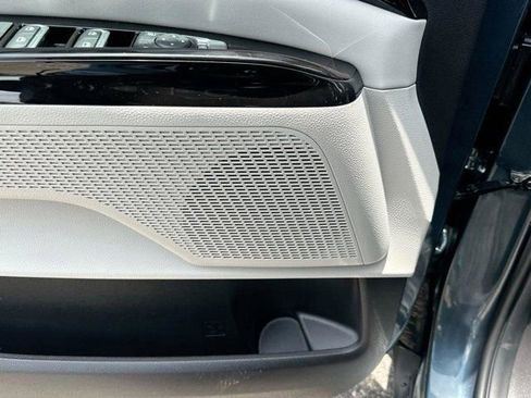 Used 2024 Kia Carnival EX image 17