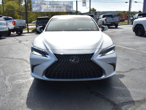 Used 2023 Lexus ES 300h Ultra Luxury image 2