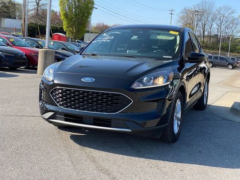Used 2020 Ford Escape SE image 3