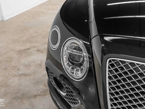 Used 2017 Bentley Bentayga AWD/4WD image 11