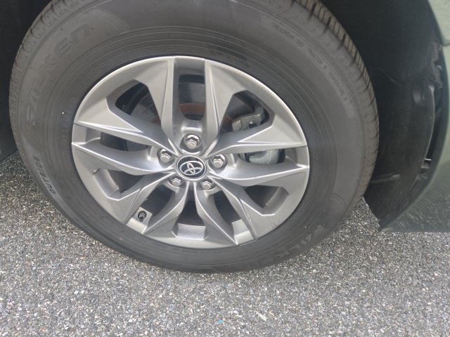 Used 2025 Toyota Sienna XLE FWD image 11