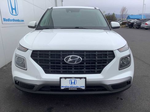 Used 2022 Hyundai Venue SE image 9