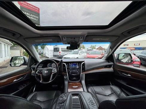 Used 2018 Cadillac Escalade ESV Luxury image 35