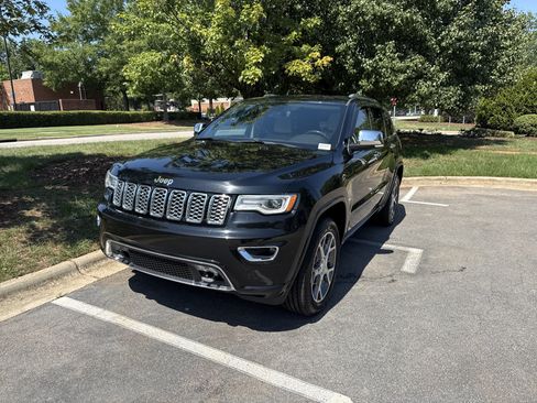 Used 2020 Jeep Grand Cherokee Overland AWD/4WD image 5