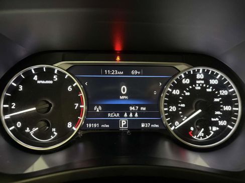 Used 2023 Nissan Sentra SR w/ SR Premium Package FWD image 13