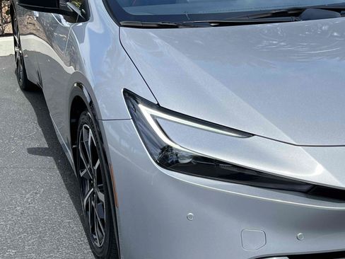 Used 2023 Toyota Prius Prime Premium FWD image 31