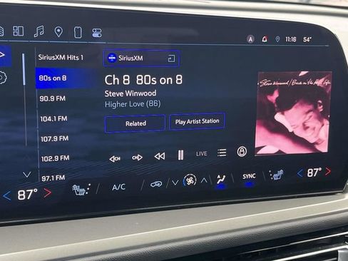 Used 2024 Chevrolet Traverse LT image 33