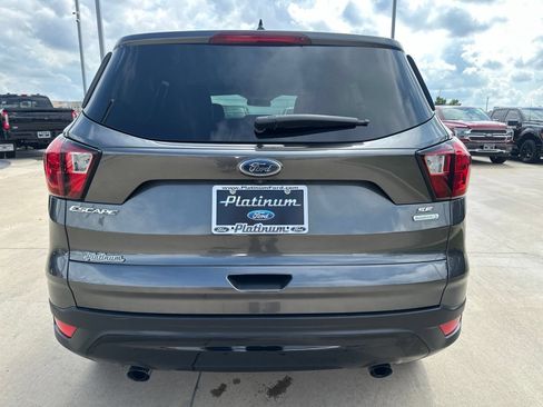 Used 2019 Ford Escape SE FWD image 4