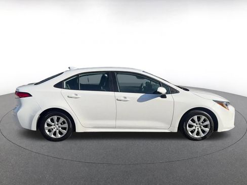 Used 2025 Toyota Corolla LE image 16