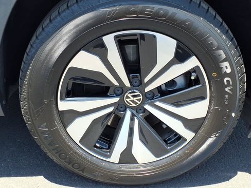 Used 2024 Volkswagen Atlas Cross Sport SE AWD/4WD image 9