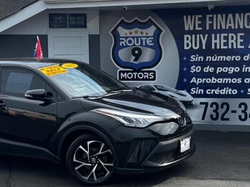 Used 2022 Toyota C-HR XLE image 1