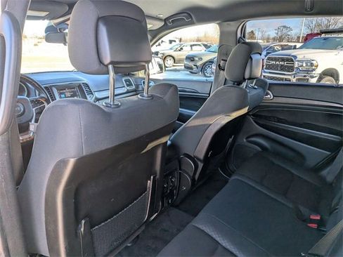 Certified 2018 Jeep Grand Cherokee Laredo image 25