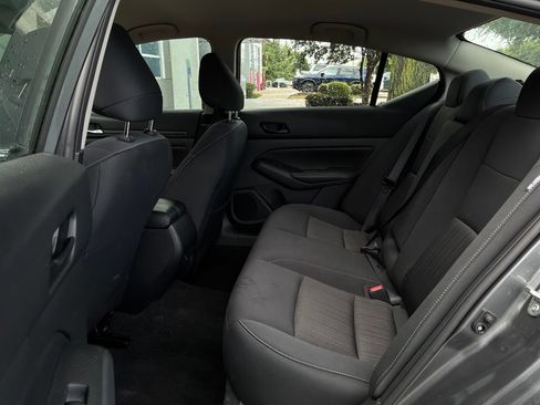 Used 2025 Nissan Altima 2.5 SV FWD image 12