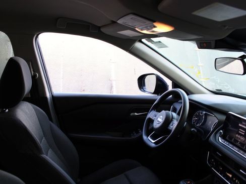 Used 2024 Nissan Rogue SV FWD image 20