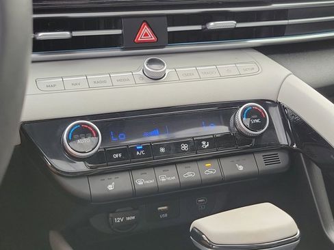 Used 2024 Hyundai Elantra Limited image 29