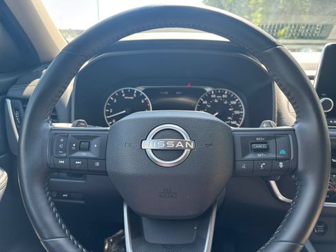 Used 2025 Nissan Rogue SV FWD image 30