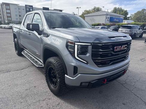 Used 2023 GMC Sierra 1500 AT4 w/ AT4 Premium Package AWD/4WD image 4