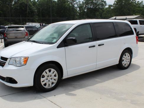Used 2020 Dodge Grand Caravan SE FWD image 20