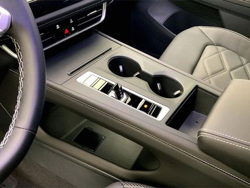 Used 2025 Volkswagen Atlas Cross Sport SE image 17