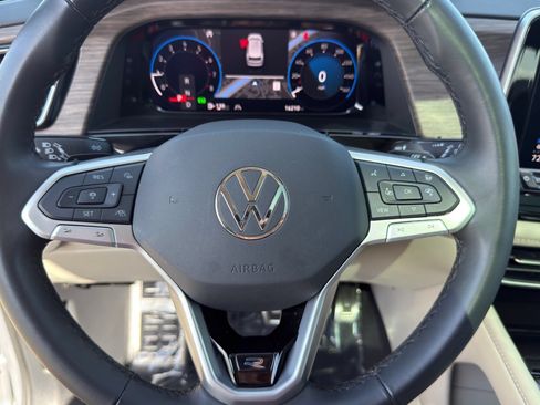 Used 2025 Volkswagen Atlas SEL Premium R-Line AWD/4WD image 16