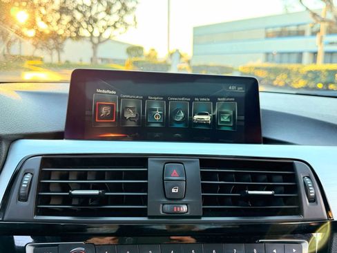 Used 2017 BMW 320i Sedan image 17