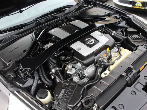 Used 2015 Nissan 370Z Coupe RWD image 24