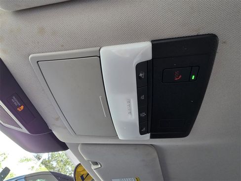 Used 2022 Nissan Pathfinder SV image 27