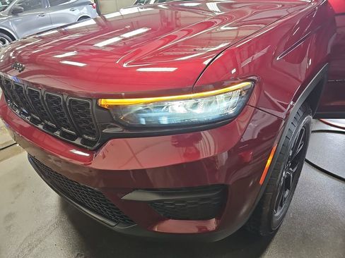 Used 2024 Jeep Grand Cherokee Altitude AWD/4WD image 30