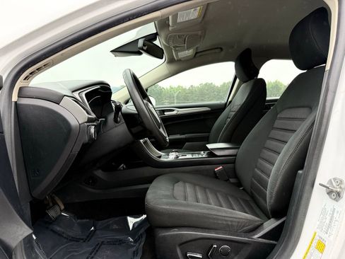 Used 2019 Ford Fusion SE FWD image 11