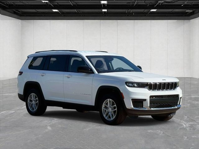 Used 2023 Jeep Grand Cherokee L Laredo w/ Luxury Tech Group I AWD/4WD image 3