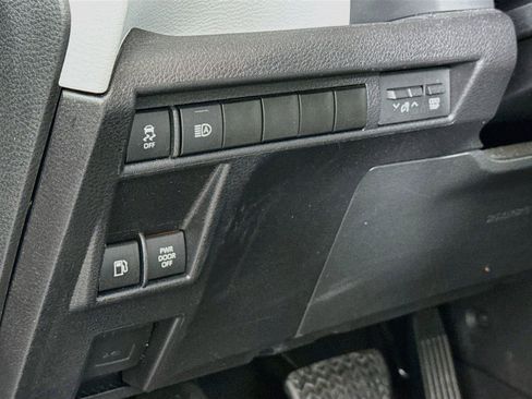 Certified 2025 Toyota Sienna XLE FWD image 16