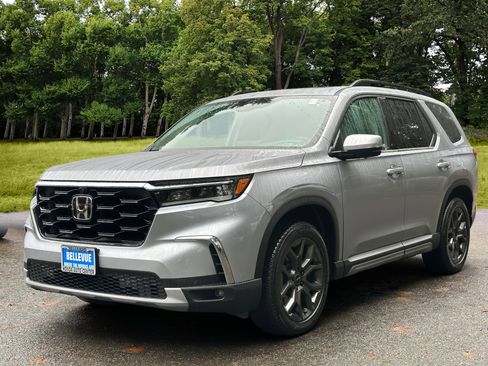 Used 2024 Honda Pilot Elite image 3
