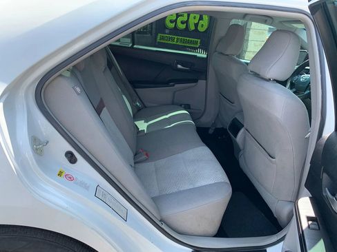 Used 2012 Toyota Camry LE FWD image 12
