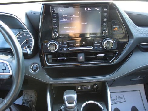 Used 2022 Toyota Highlander XSE image 17