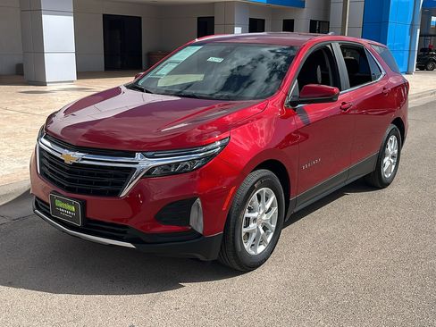 Used 2024 Chevrolet Equinox LT FWD image 3
