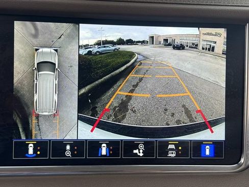 Used 2023 GMC Yukon Denali RWD image 27