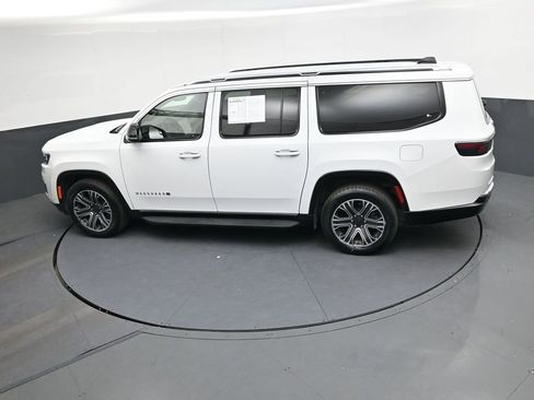 Used 2024 Jeep Wagoneer L Series II w/ Flexible Seating Group image 29