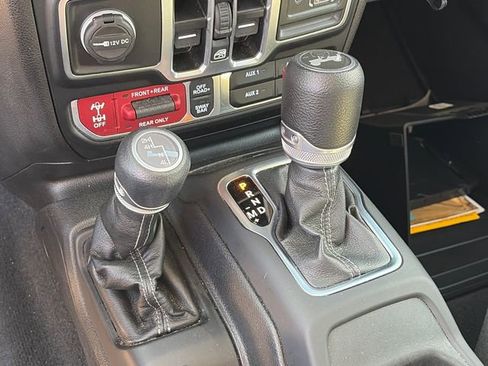 Used 2024 Jeep Wrangler Unlimited Rubicon image 21