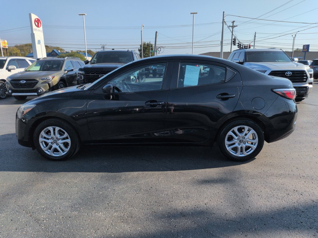 Used 2017 Toyota Yaris iA FWD image 2