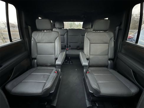 Used 2024 Chevrolet Suburban High Country image 22