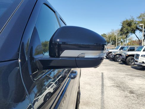 Used 2025 Lincoln Navigator L Reserve w/ Jet Appearance Package image 4