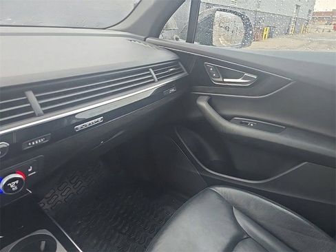 Used 2018 Audi Q7 3.0T Premium image 21