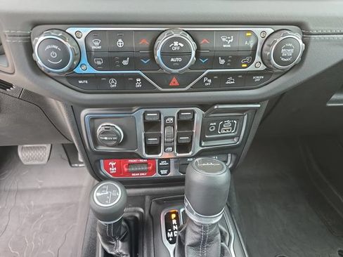Used 2024 Jeep Gladiator Rubicon AWD/4WD image 24