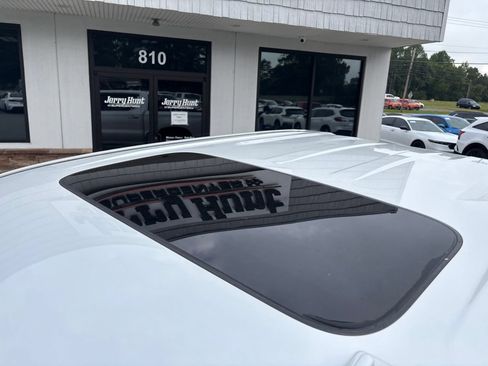 Used 2019 Chevrolet Silverado 1500 High Country w/ Technology Package AWD/4WD image 12