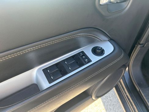 Used 2017 Jeep Compass High Altitude FWD image 12