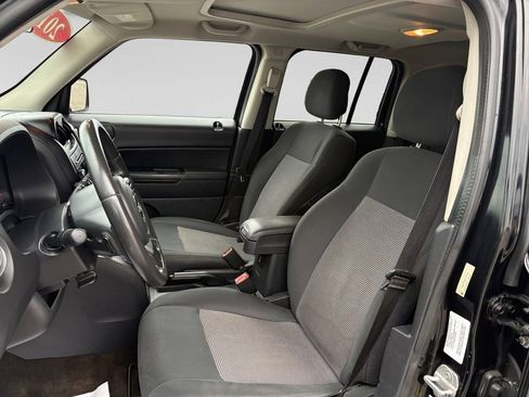 Used 2013 Jeep Patriot Latitude w/ Sun/Sound Group FWD image 19