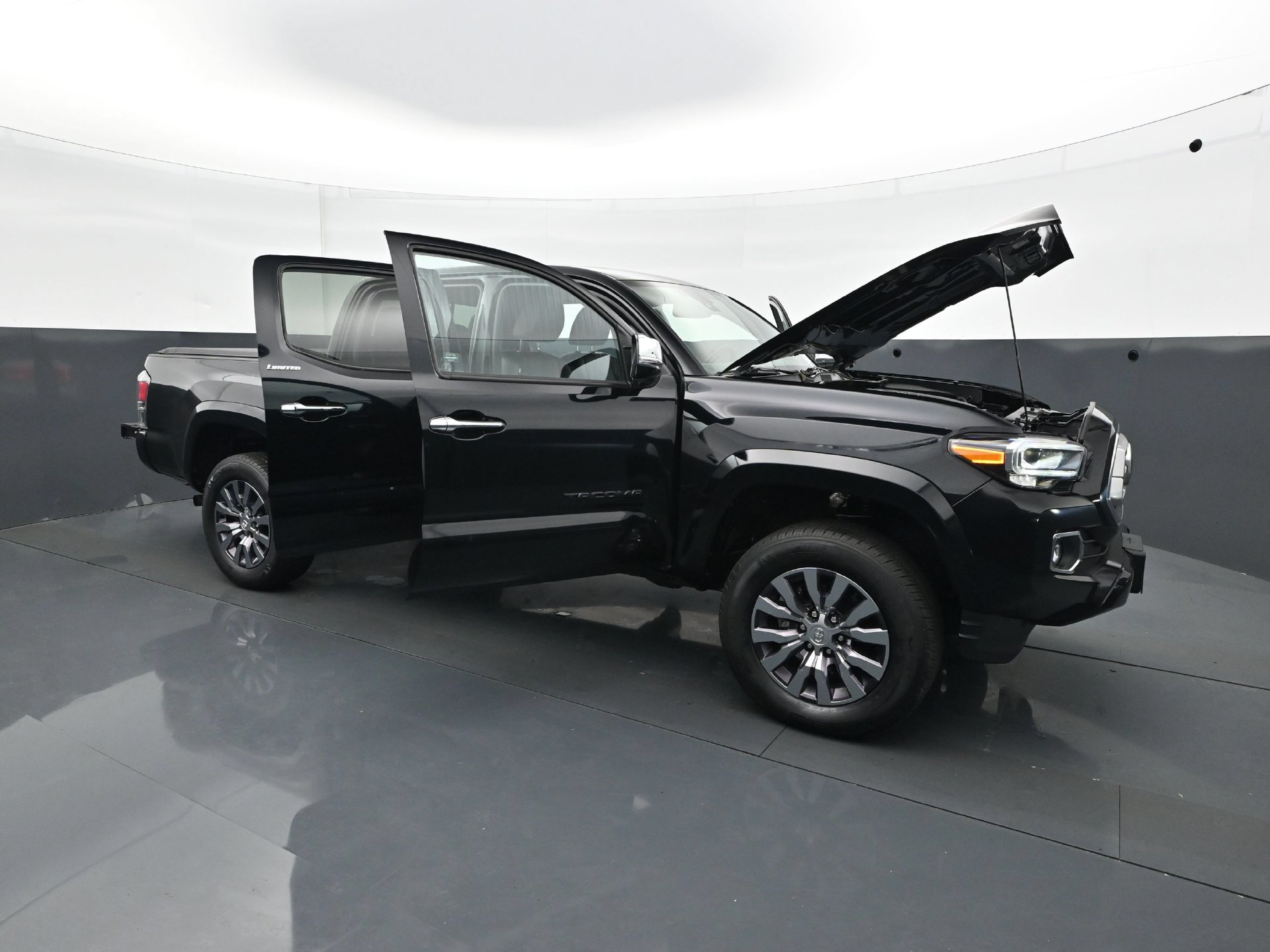 Used 2021 Toyota Tacoma Limited AWD/4WD image 37